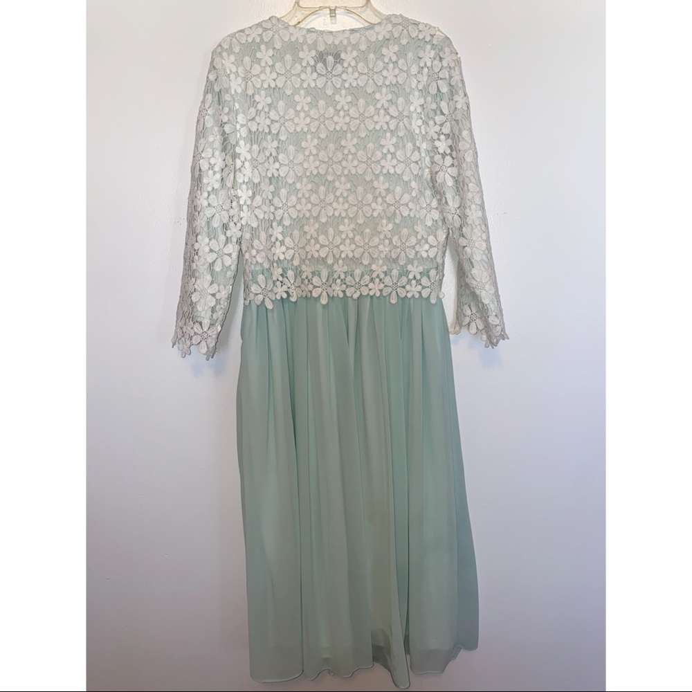 Dainty Jewell’s dress